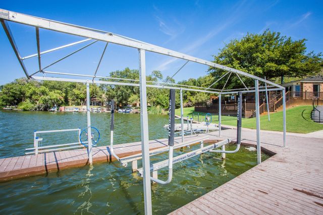25 E Lakeshore Drive, Ransom Canyon, TX 79366