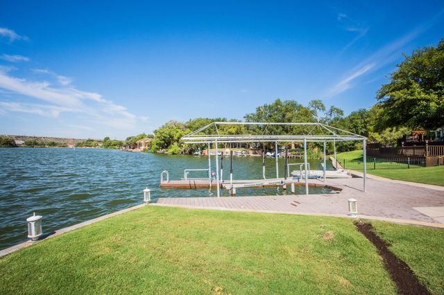 25 E Lakeshore Drive, Ransom Canyon, TX 79366