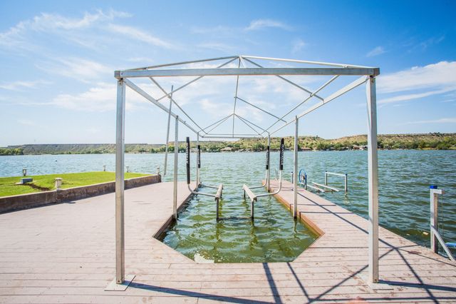 25 E Lakeshore Drive, Ransom Canyon, TX 79366