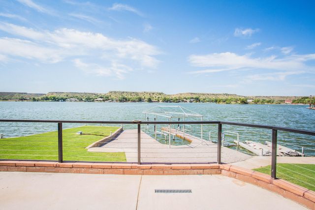 25 E Lakeshore Drive, Ransom Canyon, TX 79366