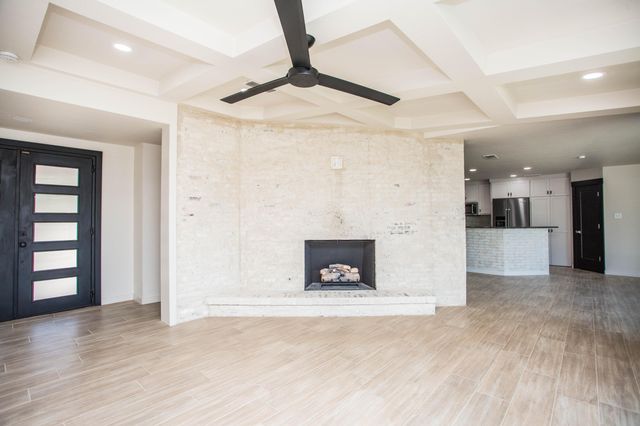 25 E Lakeshore Drive, Ransom Canyon, TX 79366