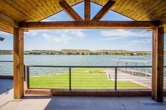 25 E Lakeshore Drive, Ransom Canyon, TX 79366