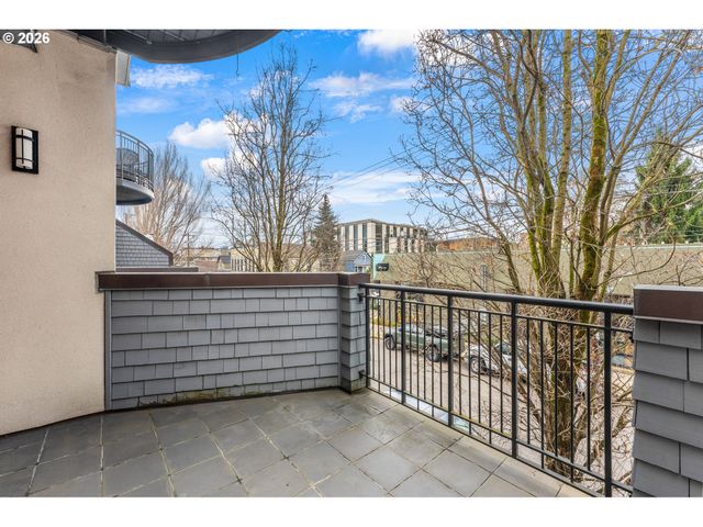 2419 Nw THURMAN St, Portland, OR 97210