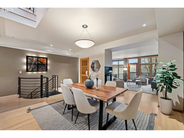 2419 Nw THURMAN St, Portland, OR 97210