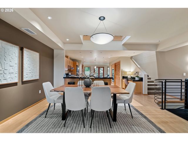 2419 Nw THURMAN St, Portland, OR 97210