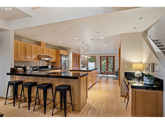 2419 Nw THURMAN St, Portland, OR 97210