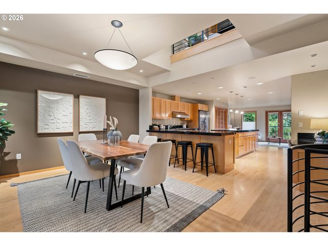 2419 Nw THURMAN St, Portland, OR 97210