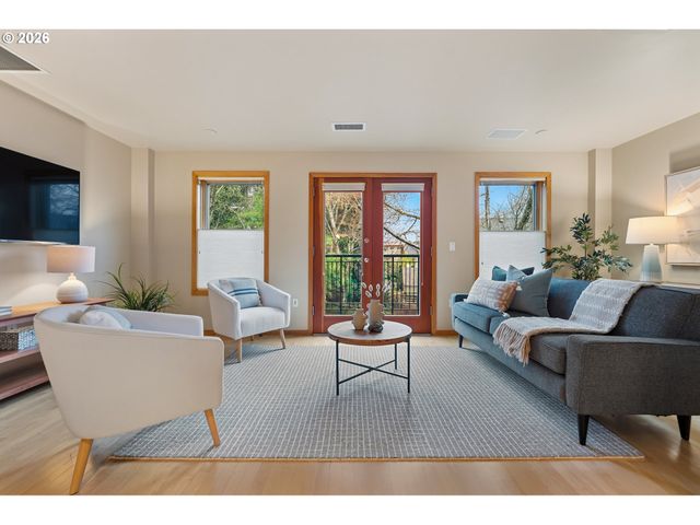 2419 Nw THURMAN St, Portland, OR 97210