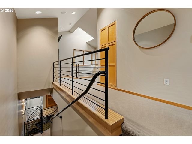 2419 Nw THURMAN St, Portland, OR 97210