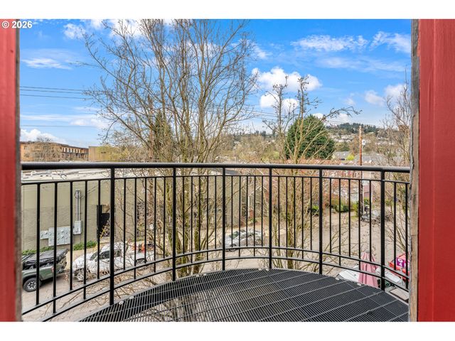 2419 Nw THURMAN St, Portland, OR 97210