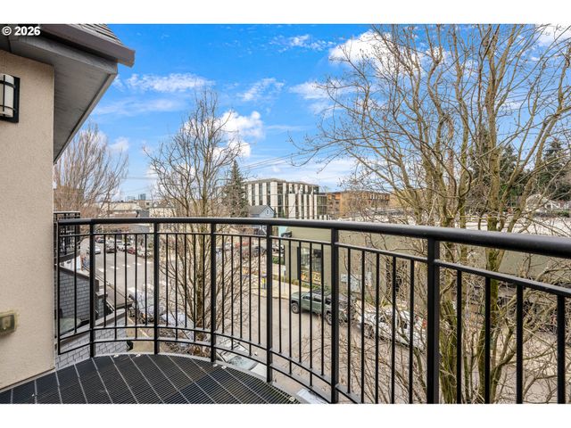 2419 Nw THURMAN St, Portland, OR 97210