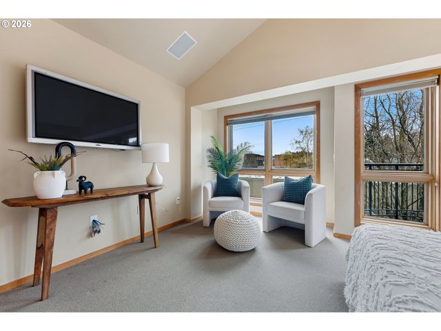 2419 Nw THURMAN St, Portland, OR 97210