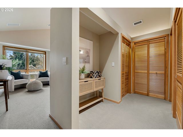 2419 Nw THURMAN St, Portland, OR 97210