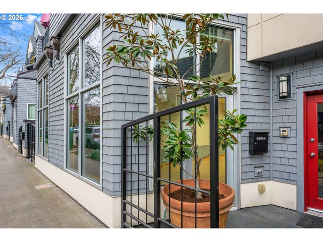 2419 Nw THURMAN St, Portland, OR 97210