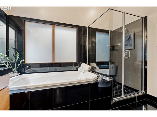 2419 Nw THURMAN St, Portland, OR 97210