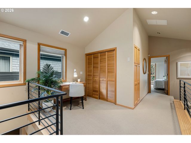 2419 Nw THURMAN St, Portland, OR 97210