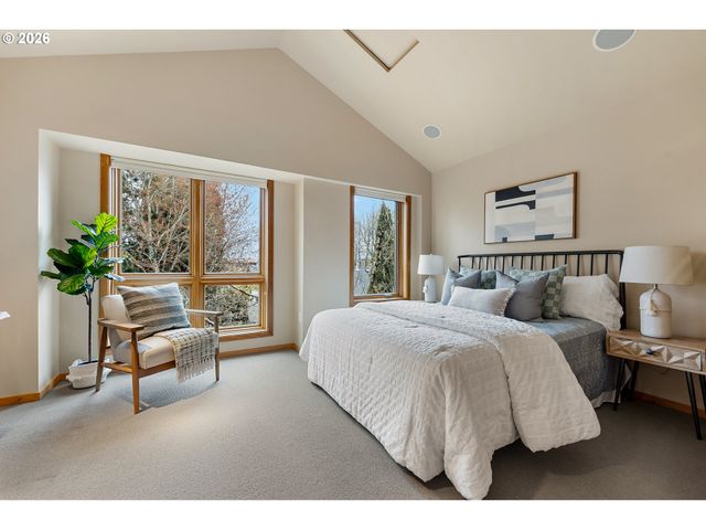 2419 Nw THURMAN St, Portland, OR 97210