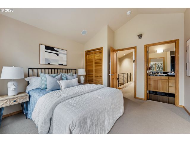 2419 Nw THURMAN St, Portland, OR 97210