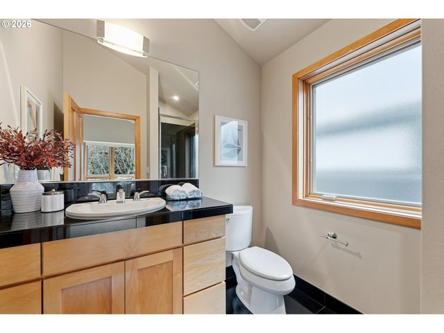 2419 Nw THURMAN St, Portland, OR 97210