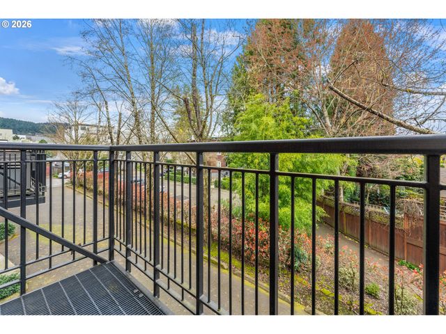 2419 Nw THURMAN St, Portland, OR 97210