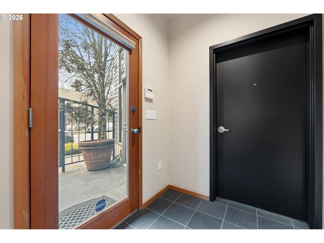 2419 Nw THURMAN St, Portland, OR 97210