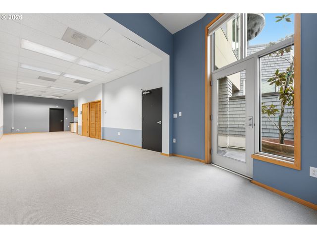 2419 Nw THURMAN St, Portland, OR 97210