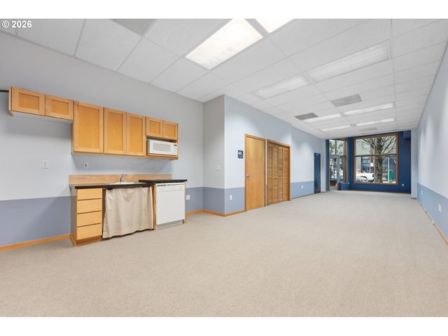 2419 Nw THURMAN St, Portland, OR 97210