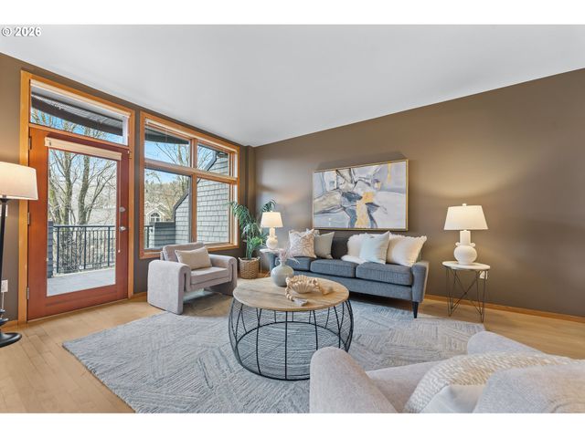 2419 Nw THURMAN St, Portland, OR 97210