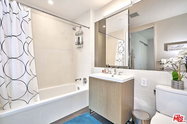 889 Francisco Street 1001, Los Angeles, CA 90017