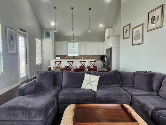 119 Velasco Shores Shore, Surfside Beach, TX 77541
