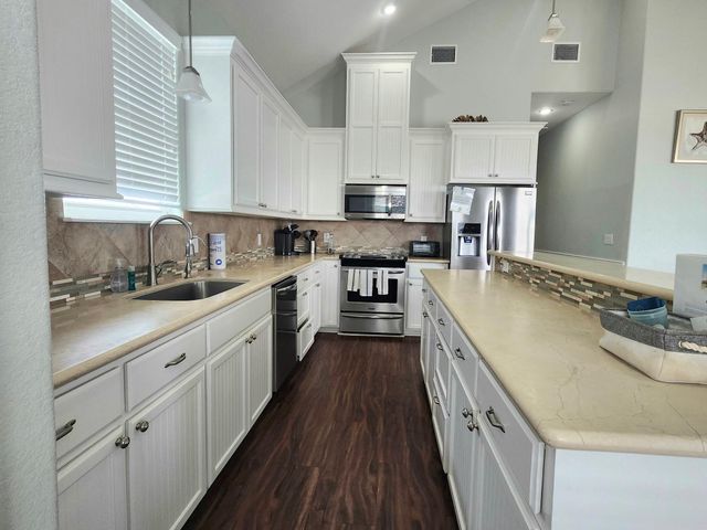 119 Velasco Shores Shore, Surfside Beach, TX 77541