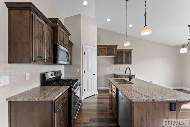 303 S Park Avenue, Firth, ID 83236
