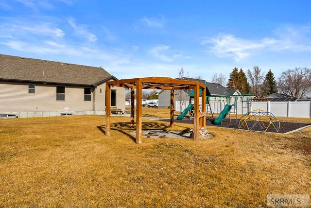303 S Park Avenue, Firth, ID 83236