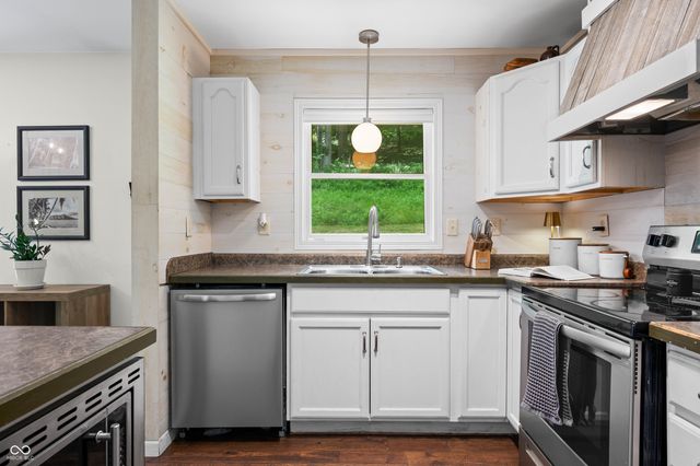 2886 S Whitehorse Road, Nashville, IN 47448