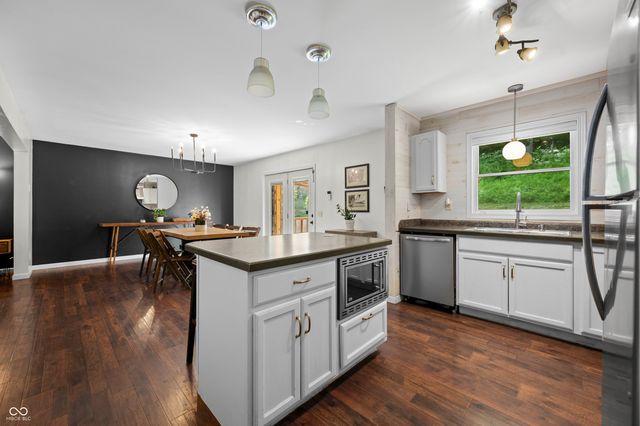 2886 S Whitehorse Road, Nashville, IN 47448