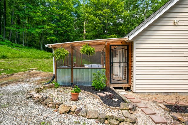 2886 S Whitehorse Road, Nashville, IN 47448