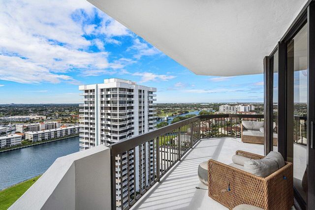 108 Lakeshore Drive 38-ph, North Palm Beach, FL 33408