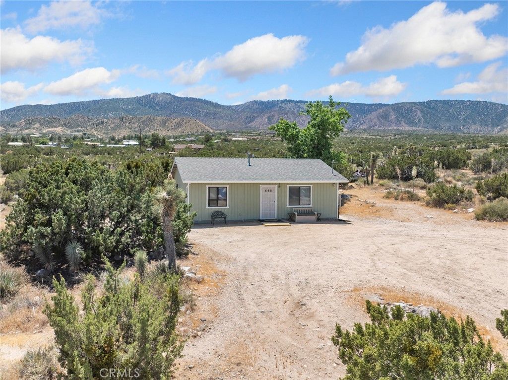 Image 1 of property listing at 565 Juniper, Pinon Hills, CA 92372