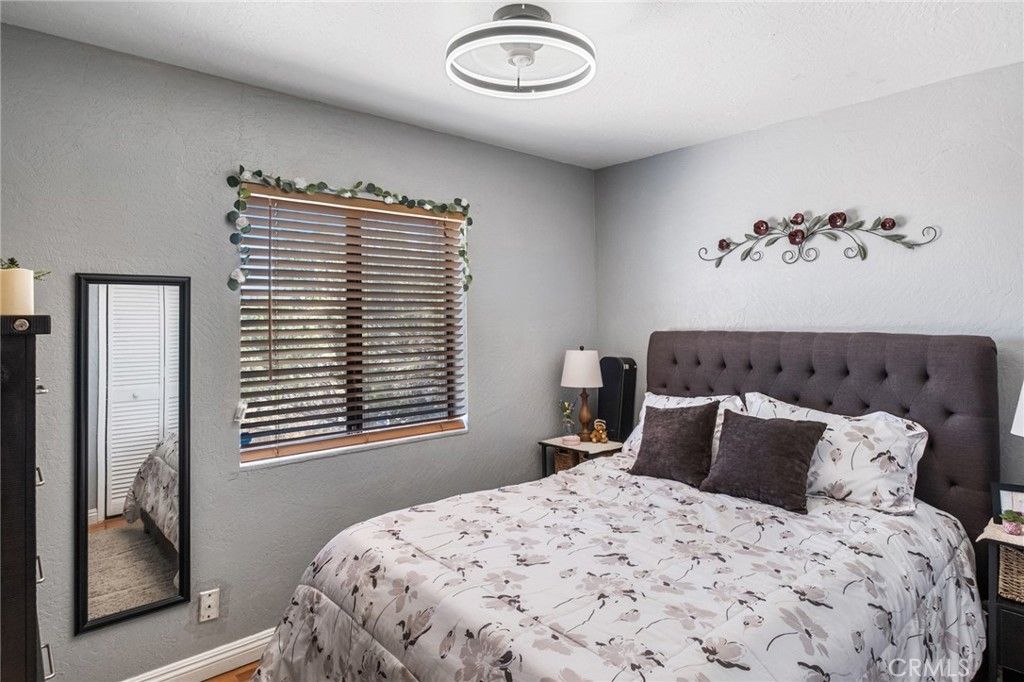 Image 12 of property listing at 565 Juniper, Pinon Hills, CA 92372