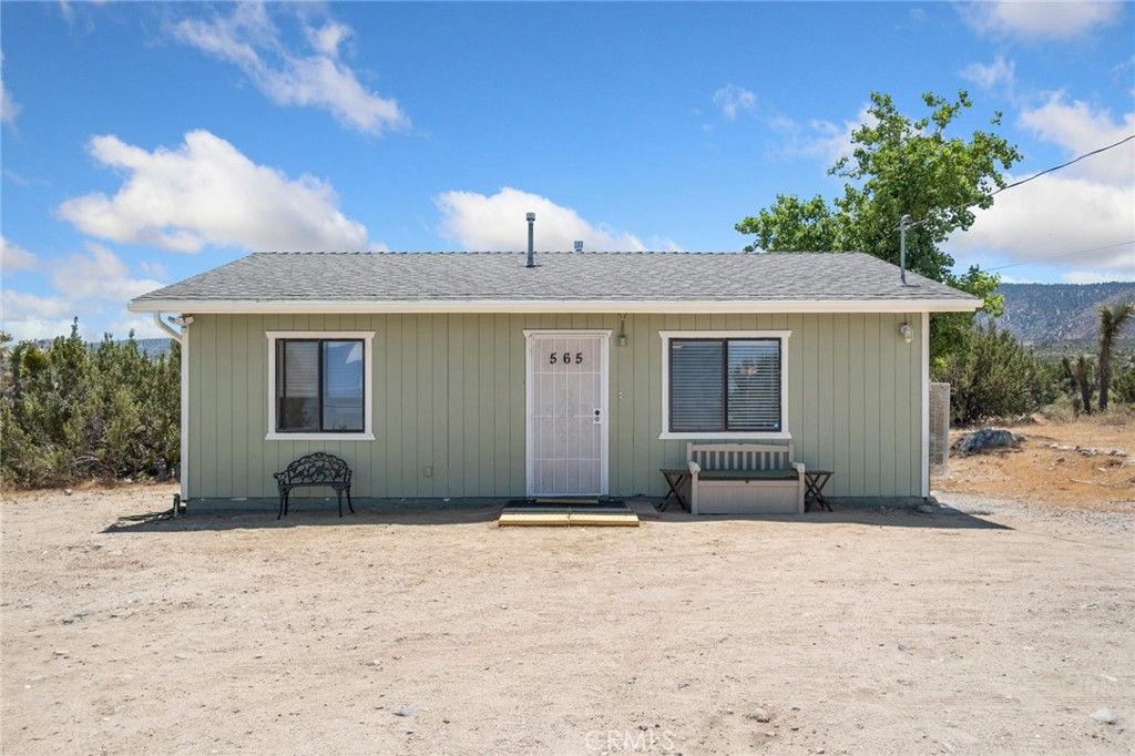 Image 14 of property listing at 565 Juniper, Pinon Hills, CA 92372