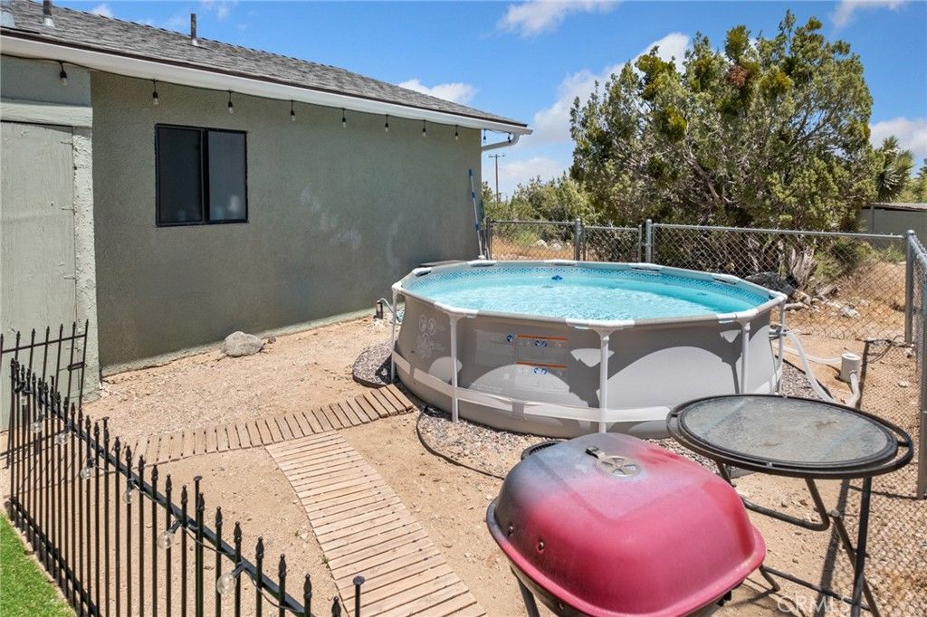 Image 17 of property listing at 565 Juniper, Pinon Hills, CA 92372