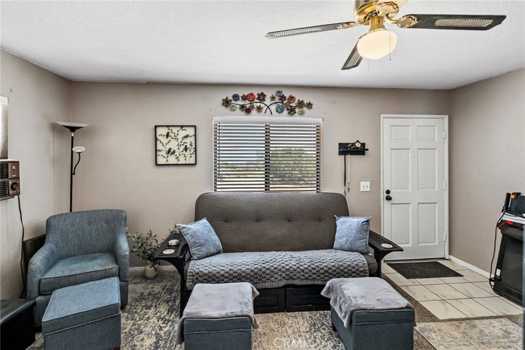 Image 2 of property listing at 565 Juniper, Pinon Hills, CA 92372