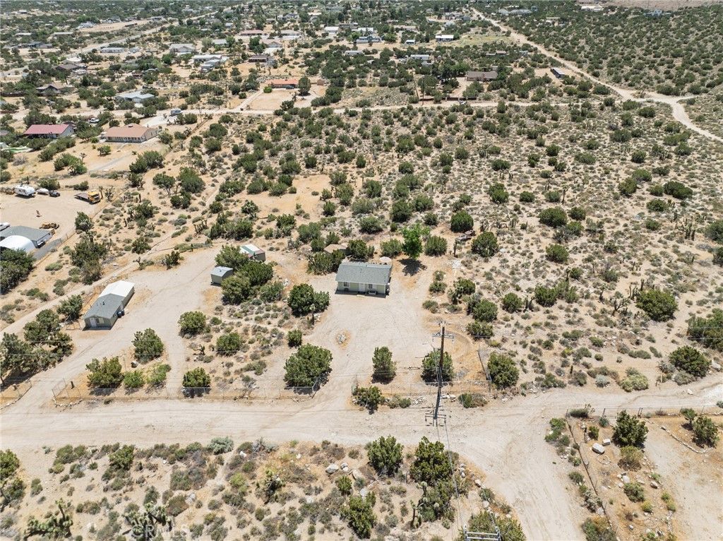 Image 24 of property listing at 565 Juniper, Pinon Hills, CA 92372
