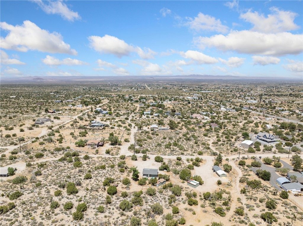 Image 28 of property listing at 565 Juniper, Pinon Hills, CA 92372