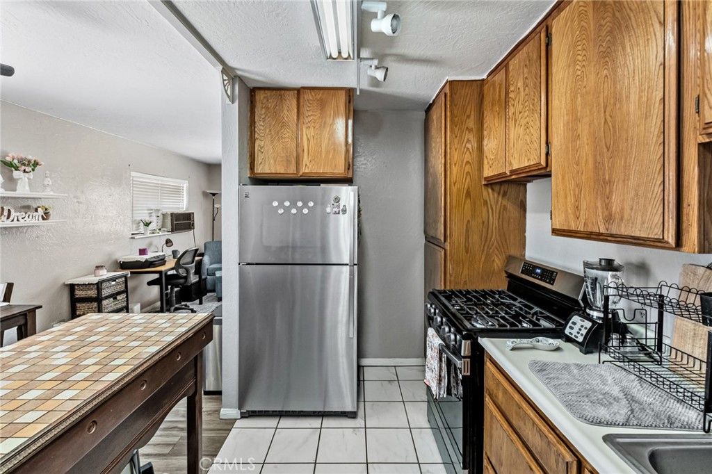 Image 6 of property listing at 565 Juniper, Pinon Hills, CA 92372