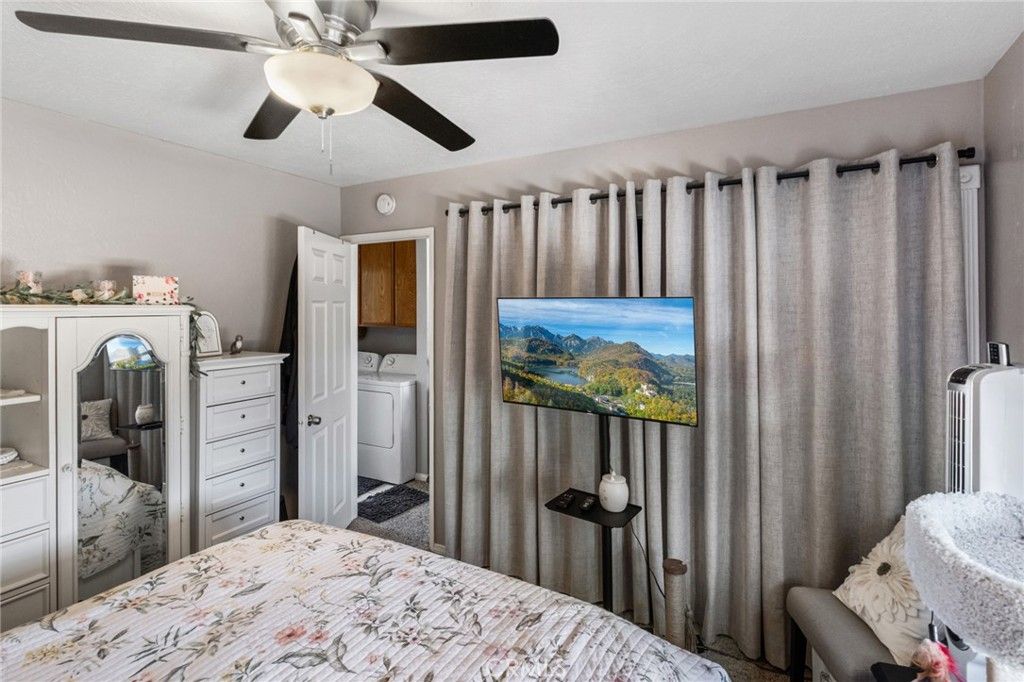 Image 9 of property listing at 565 Juniper, Pinon Hills, CA 92372