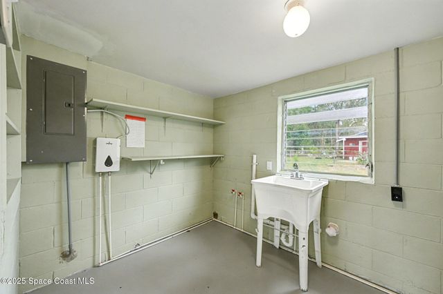 3527 Old Dixie Highway, Mims, FL 32754