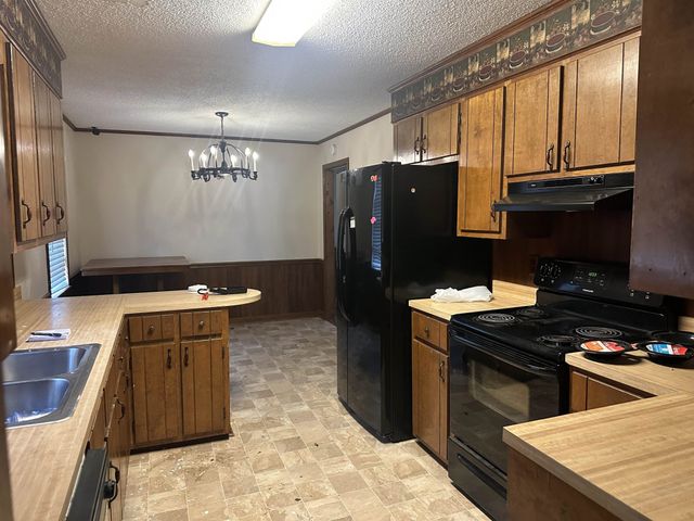 100 UNION CAMP DR, Savannah, TN 38372