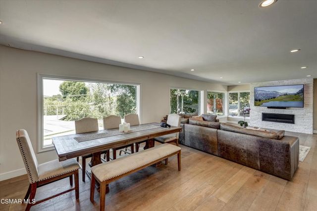 4833 Dunman Avenue, Woodland Hills, CA 91364