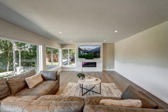 4833 Dunman Avenue, Woodland Hills, CA 91364